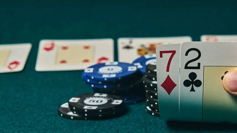 Mẹo Bluff Poker - Chiến Thuật Đánh Lừa Đối Thủ Một Cách Tinh Tế 1 Bluff trong Poker là gì?