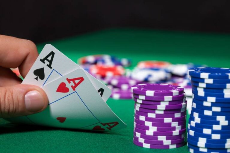 Cách Lên Bài Poker Đẹp - Bí Kíp Tăng Cơ Hội Thắng Lớn 44 Cach Len Bai Poker Dep Bi Kip Tang Co Hoi Thang Lon