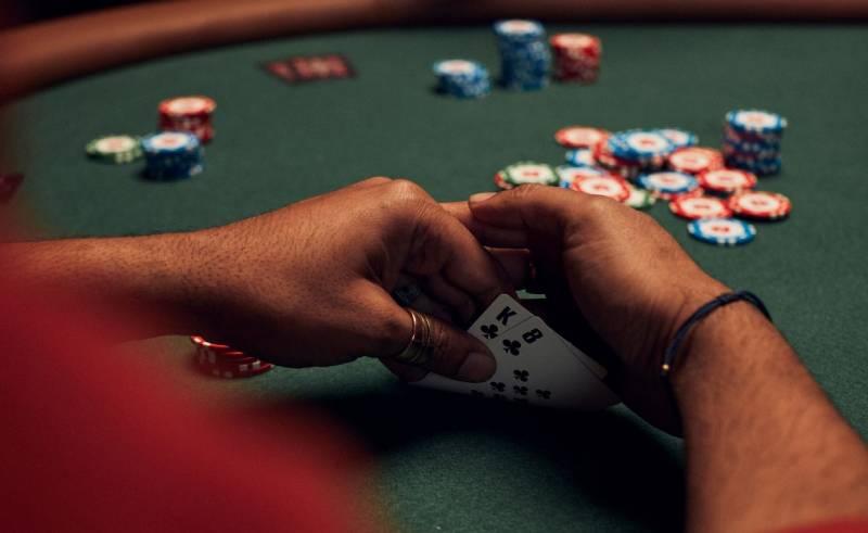Mẹo Bluff Poker - Chiến Thuật Đánh Lừa Đối Thủ Một Cách Tinh Tế 4 Những sai lầm cần né khi bluff bài Poker